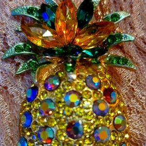 🍍 BETSEY JOHNSON Pineapple Pendant!